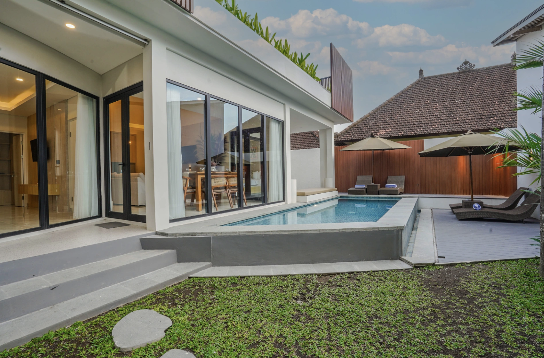 Modern Tropical 3BR Villa for Rent in Pererenan | SV001